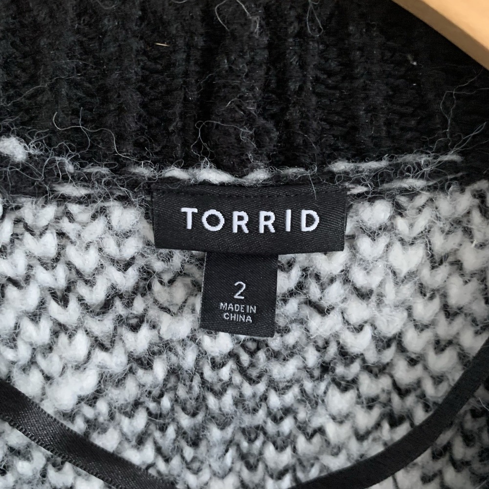 Torrid Black White‎ Houndstooth Cardigan V-Neck Button Front Crop Sweater Size 2 - Picture 4 of 7